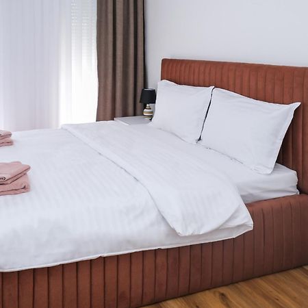 Nest Apartments Gjakova エクステリア 写真