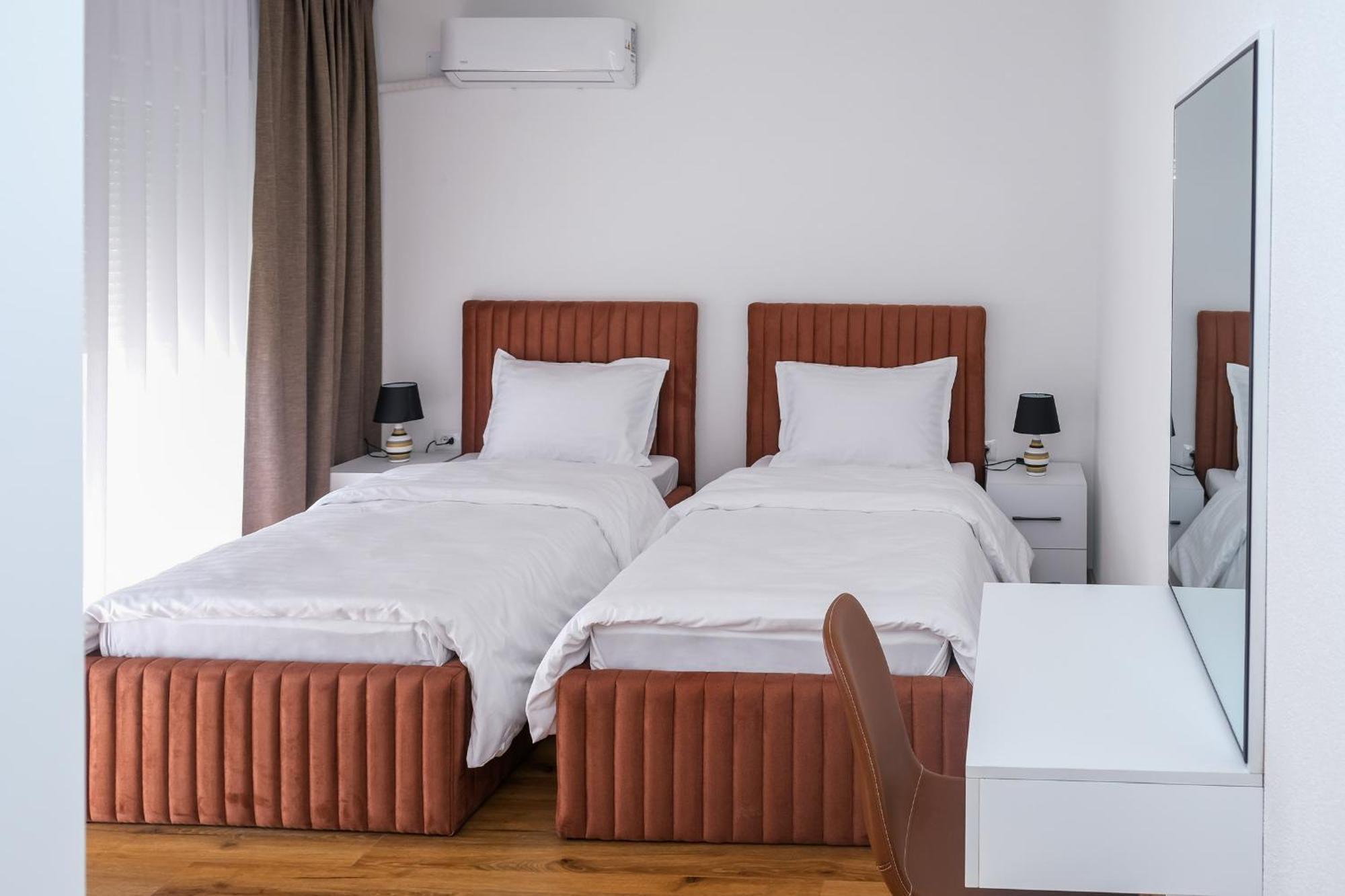 Nest Apartments Gjakova エクステリア 写真