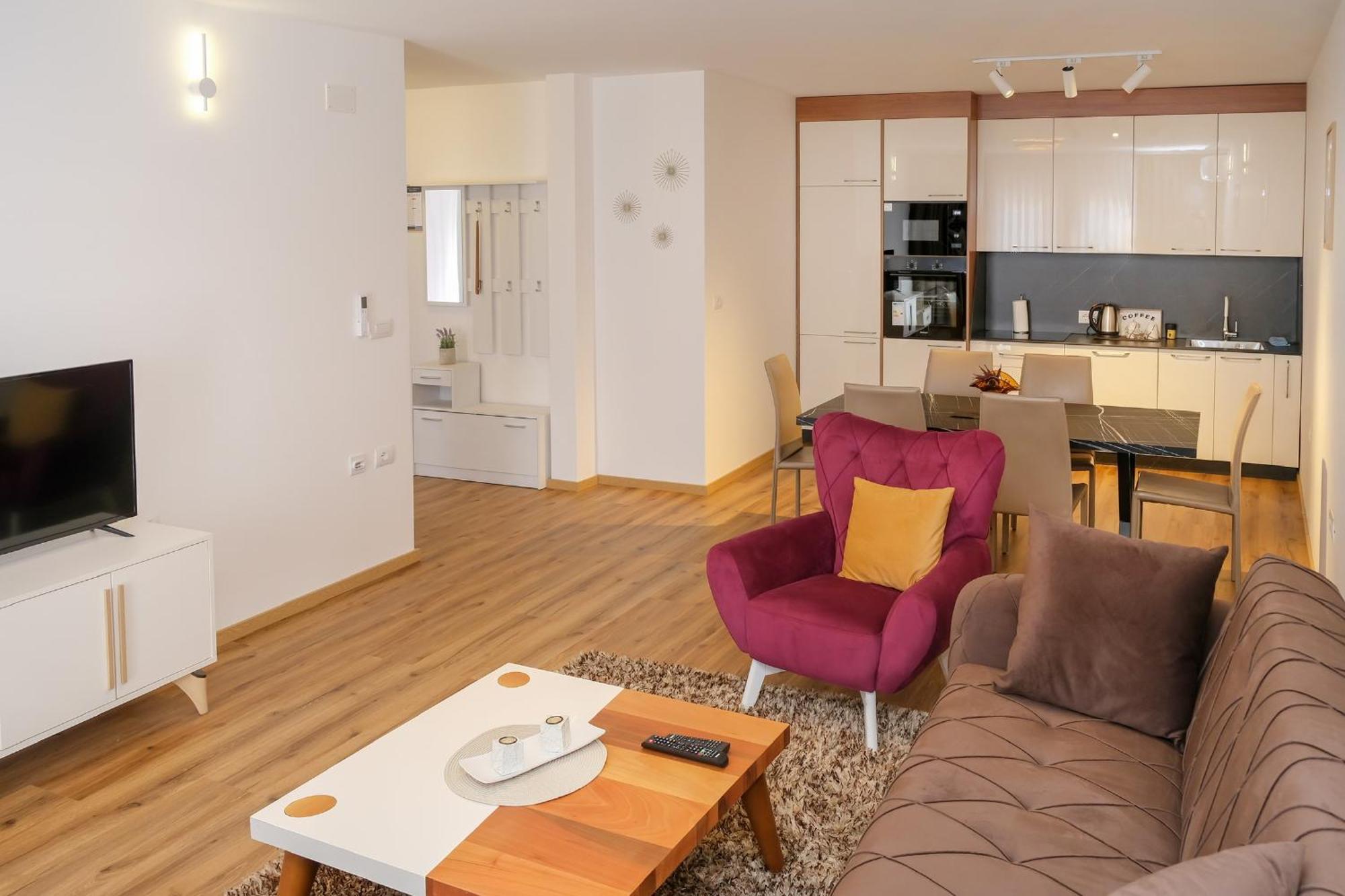Nest Apartments Gjakova エクステリア 写真
