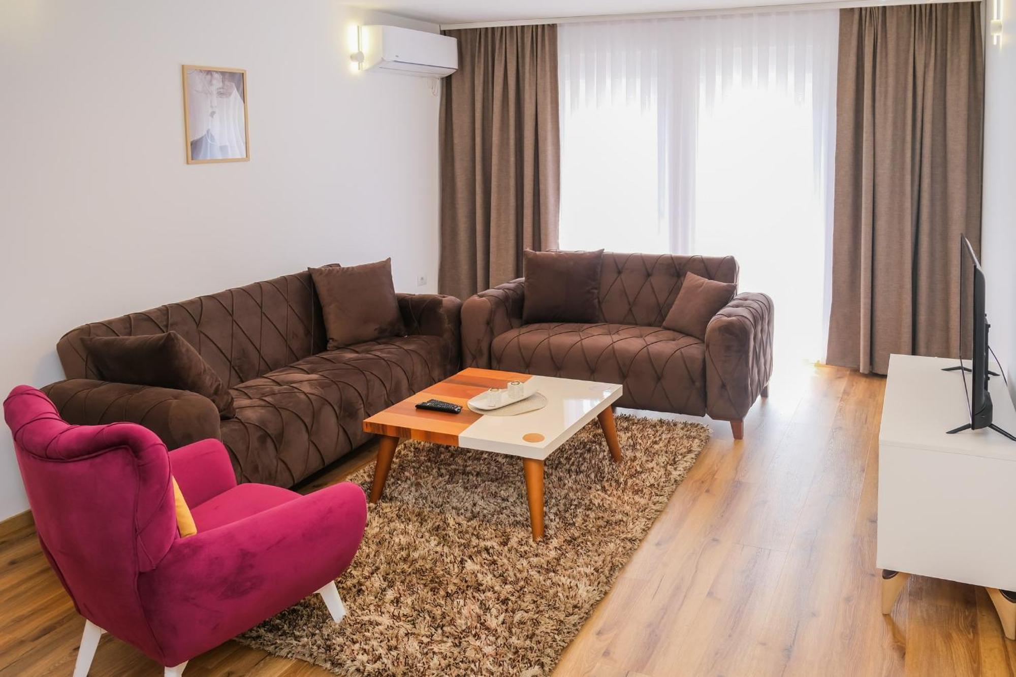 Nest Apartments Gjakova エクステリア 写真